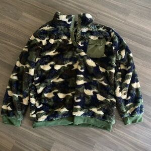 CHICYEA CAMO PULLOVER